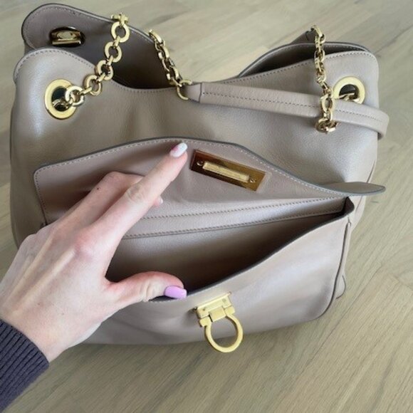 Salvatore Ferragamo SHEBA Bisque Tote Chain Shoulder Bag: EXCELLENT CONDITION - Picture 3 of 8